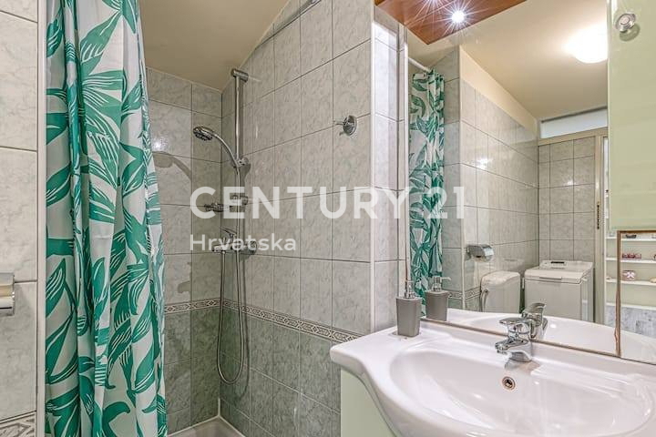 POREČ, APPARTAMENTO CON UNA CAMERA DA LETTO, CENTRO CITTÀ, PRIMA FILA SUL MARE