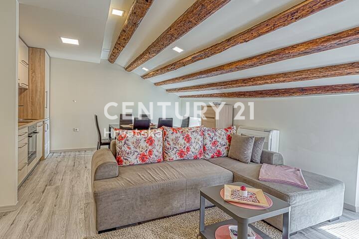 POREČ, APPARTAMENTO CON UNA CAMERA DA LETTO, CENTRO CITTÀ, PRIMA FILA SUL MARE