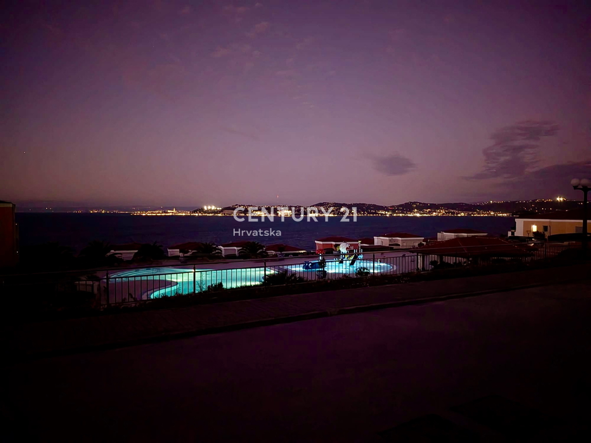 SAVUDRIJA, CRVENI VRH, OTTIMO APPARTAMENTO CON VISTA APERTA SUL MARE