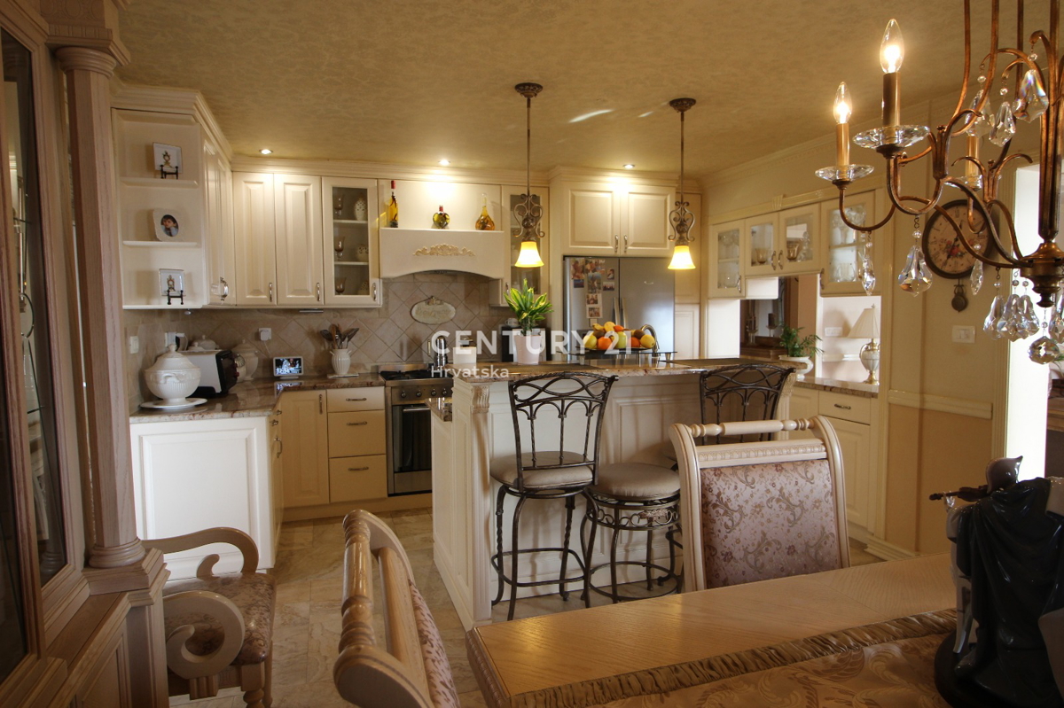 LABIN, RABAC, CASA CON 4 APPARTAMENTI, VISTA APERTA SUL MARE E SULLA CITTÀ VECCHIA DI LABIN