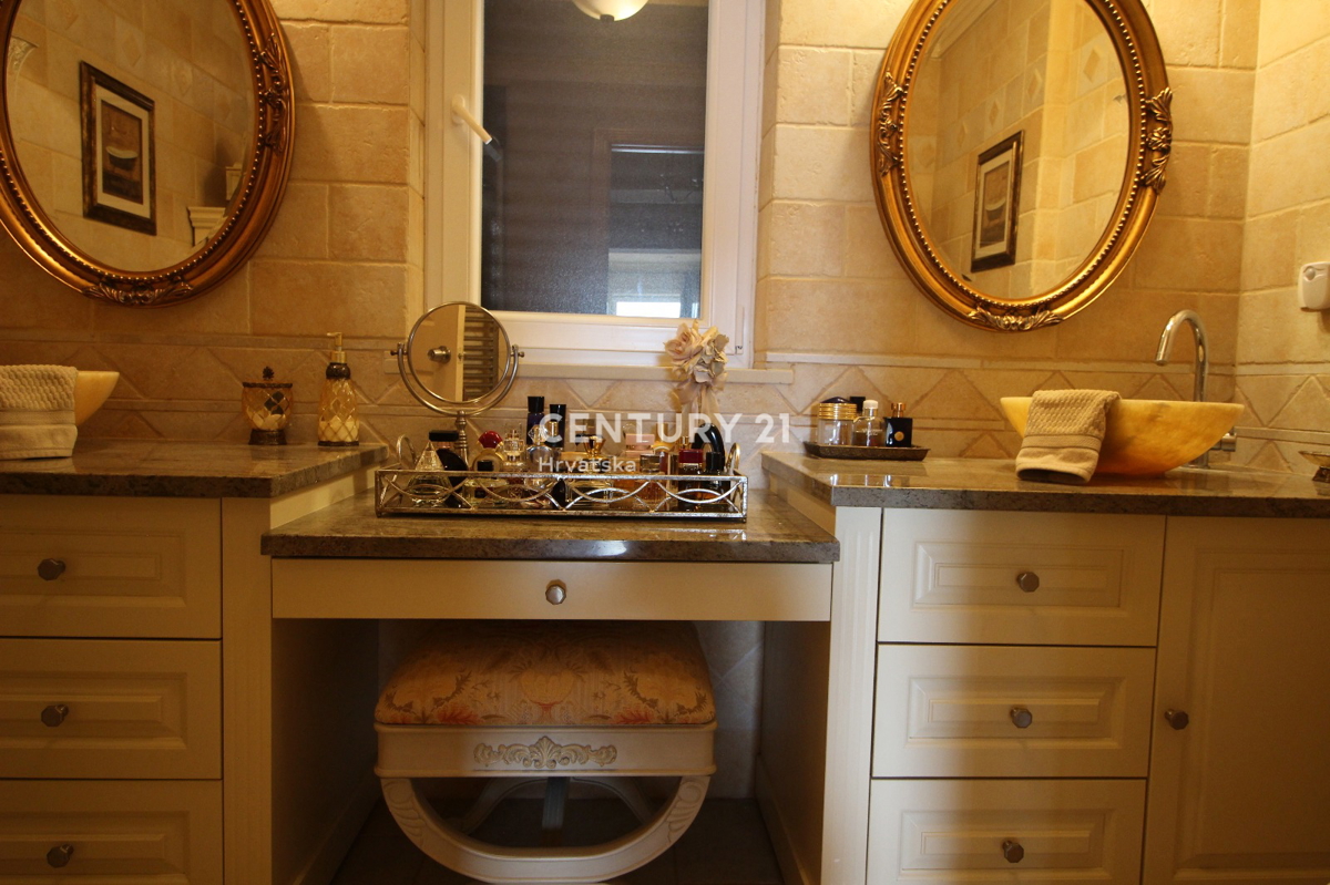 LABIN, RABAC, CASA CON 4 APPARTAMENTI, VISTA APERTA SUL MARE E SULLA CITTÀ VECCHIA DI LABIN