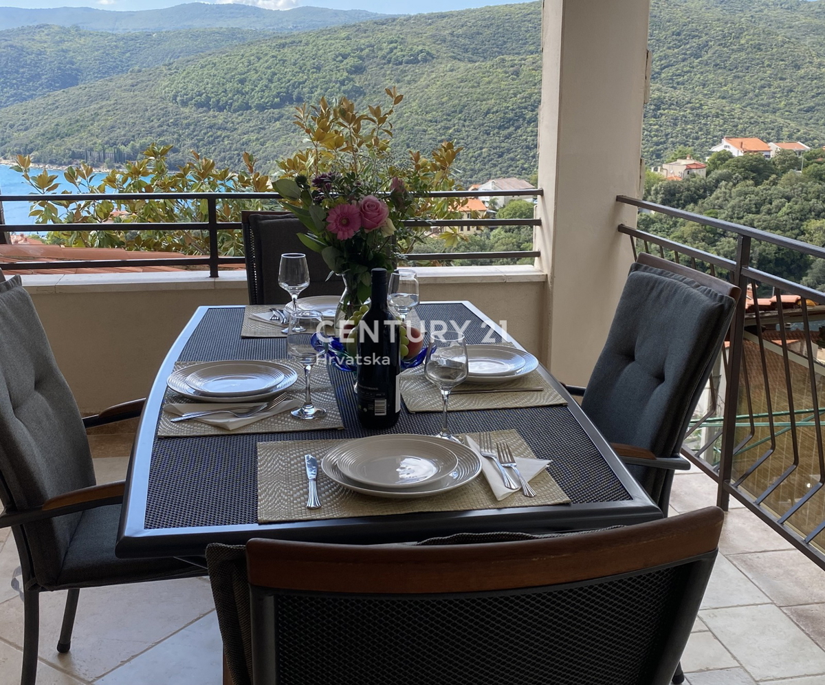 LABIN, RABAC, CASA CON 4 APPARTAMENTI, VISTA APERTA SUL MARE E SULLA CITTÀ VECCHIA DI LABIN