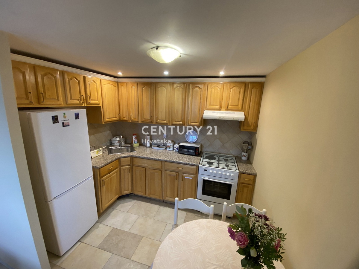 LABIN, RABAC, CASA CON 4 APPARTAMENTI, VISTA APERTA SUL MARE E SULLA CITTÀ VECCHIA DI LABIN