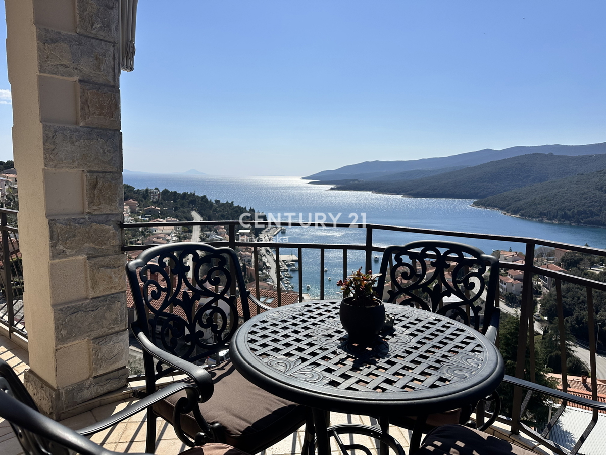 LABIN, RABAC, CASA CON 4 APPARTAMENTI, VISTA APERTA SUL MARE E SULLA CITTÀ VECCHIA DI LABIN