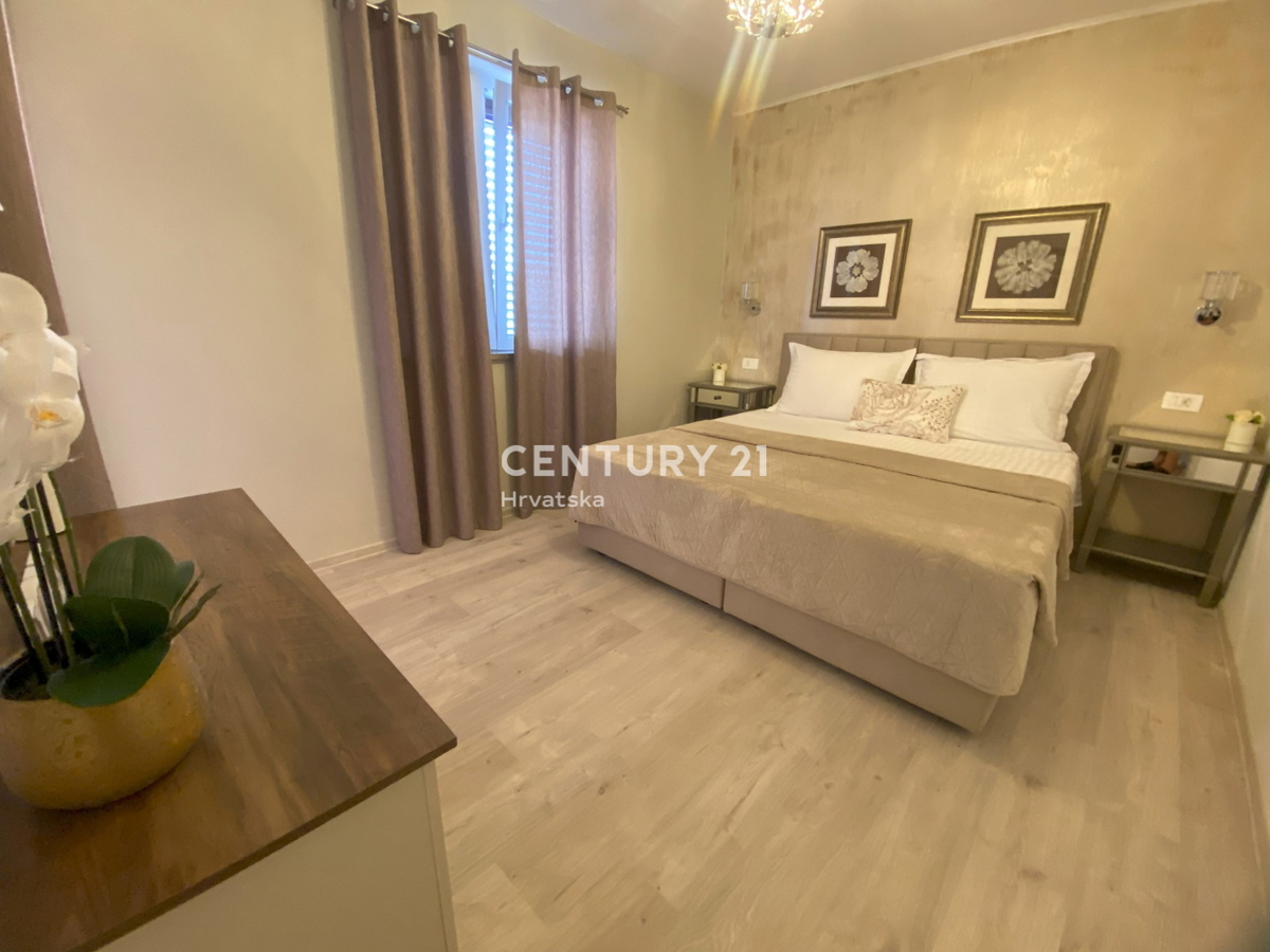 LABIN, RABAC, CASA CON 4 APPARTAMENTI, VISTA APERTA SUL MARE E SULLA CITTÀ VECCHIA DI LABIN