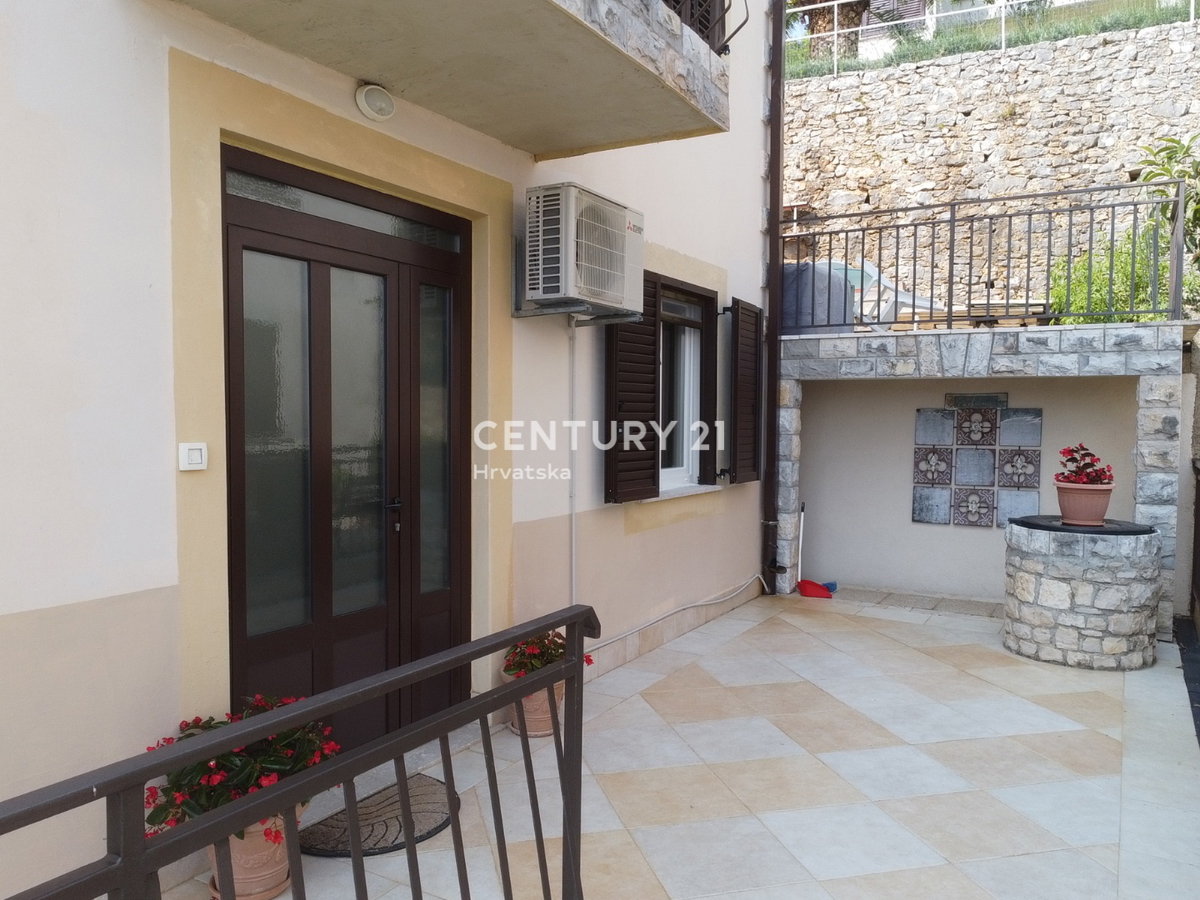 LABIN, RABAC, CASA CON 4 APPARTAMENTI, VISTA APERTA SUL MARE E SULLA CITTÀ VECCHIA DI LABIN