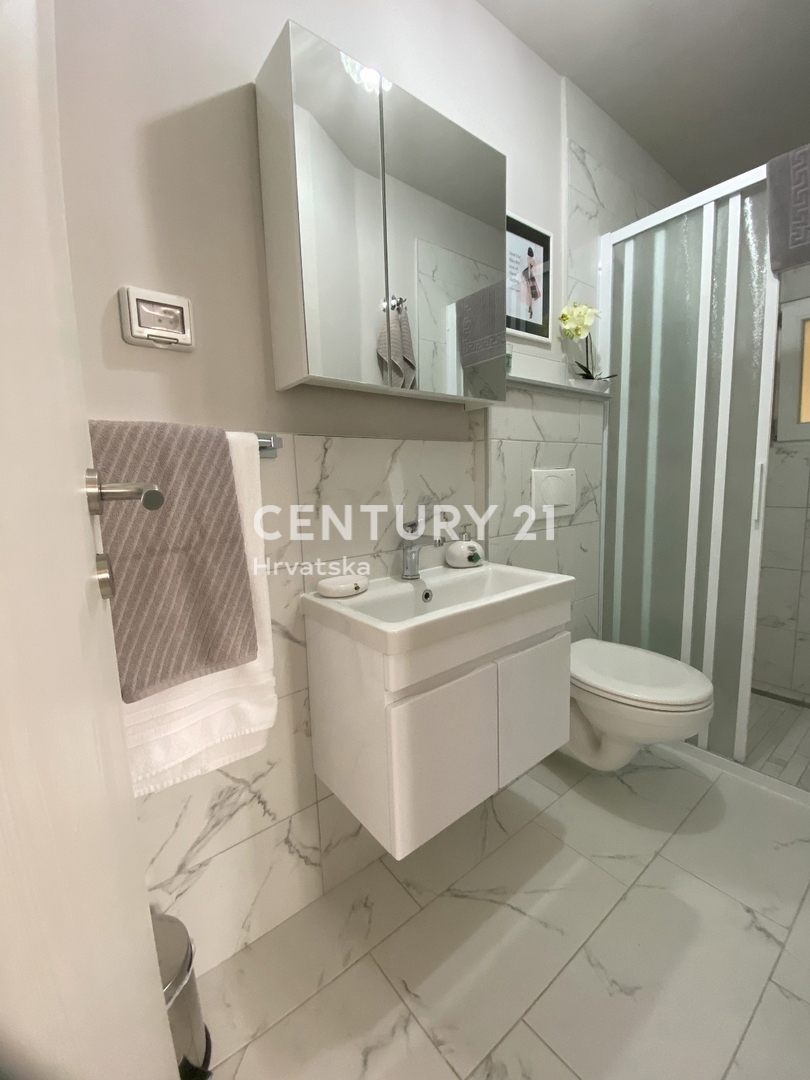 LABIN, RABAC, CASA CON 4 APPARTAMENTI, VISTA APERTA SUL MARE E SULLA CITTÀ VECCHIA DI LABIN