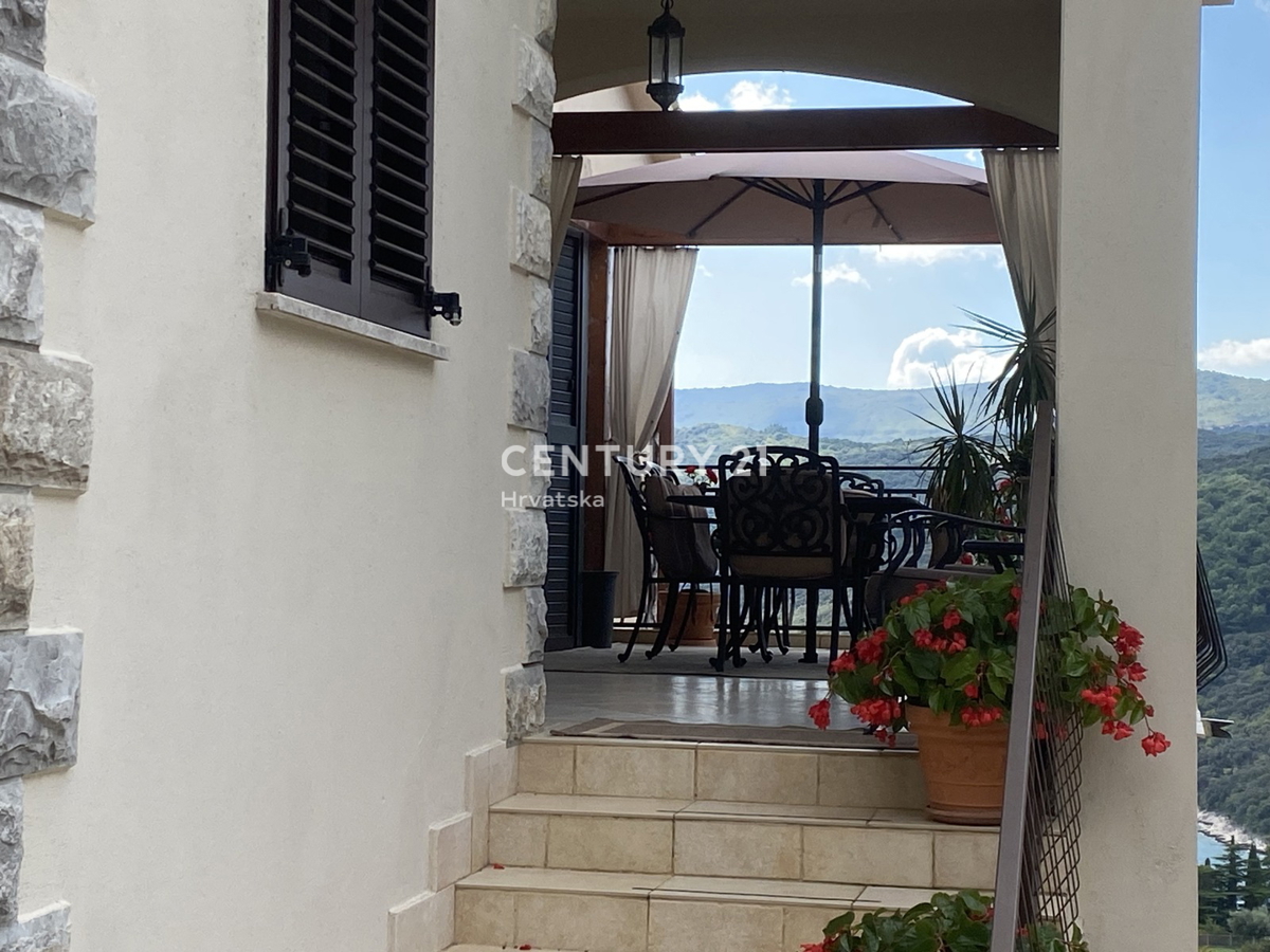 LABIN, RABAC, CASA CON 4 APPARTAMENTI, VISTA APERTA SUL MARE E SULLA CITTÀ VECCHIA DI LABIN