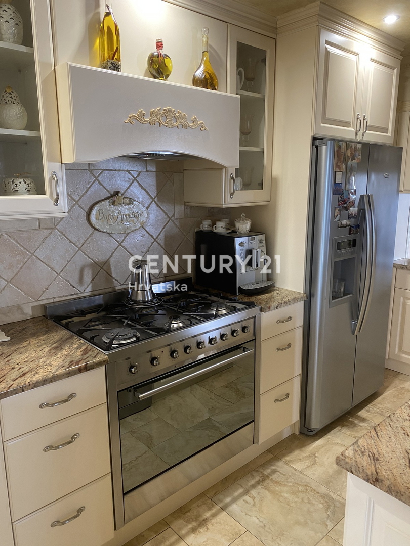 LABIN, RABAC, CASA CON 4 APPARTAMENTI, VISTA APERTA SUL MARE E SULLA CITTÀ VECCHIA DI LABIN