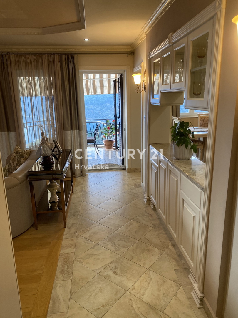 LABIN, RABAC, CASA CON 4 APPARTAMENTI, VISTA APERTA SUL MARE E SULLA CITTÀ VECCHIA DI LABIN