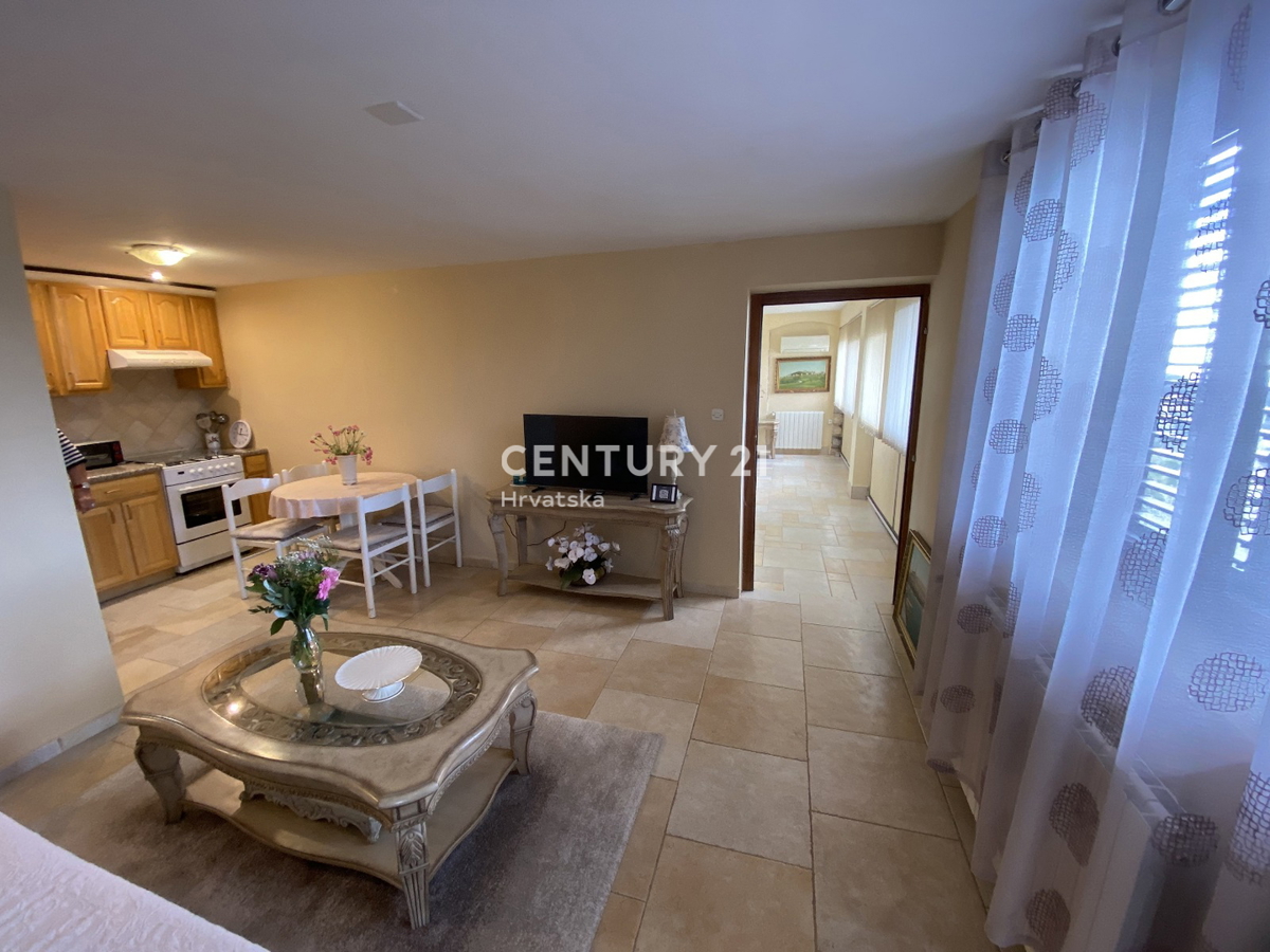 LABIN, RABAC, CASA CON 4 APPARTAMENTI, VISTA APERTA SUL MARE E SULLA CITTÀ VECCHIA DI LABIN