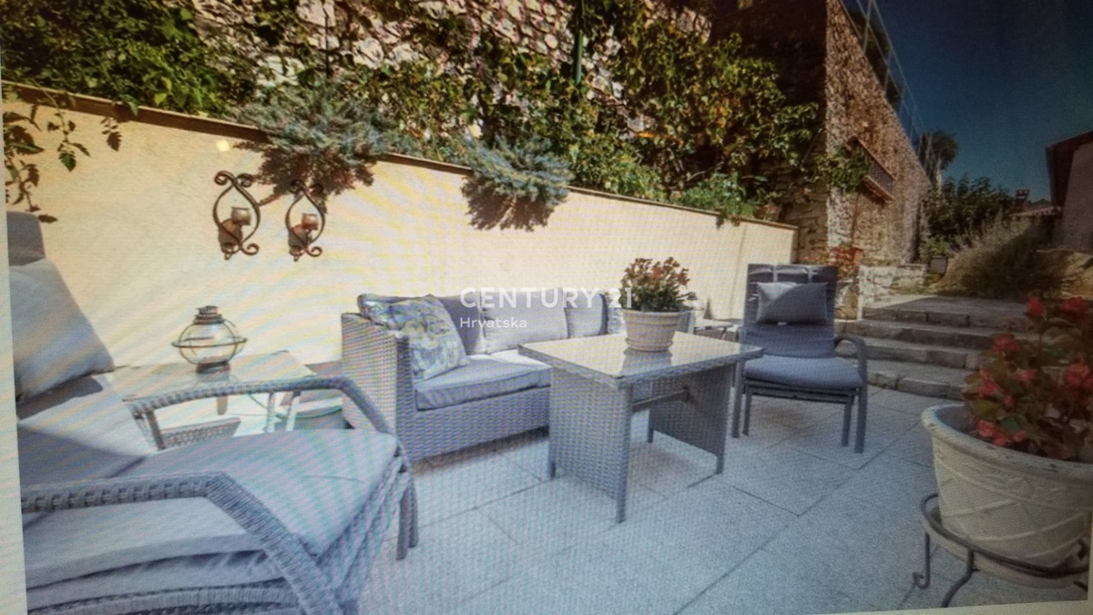 LABIN, RABAC, CASA CON 4 APPARTAMENTI, VISTA APERTA SUL MARE E SULLA CITTÀ VECCHIA DI LABIN