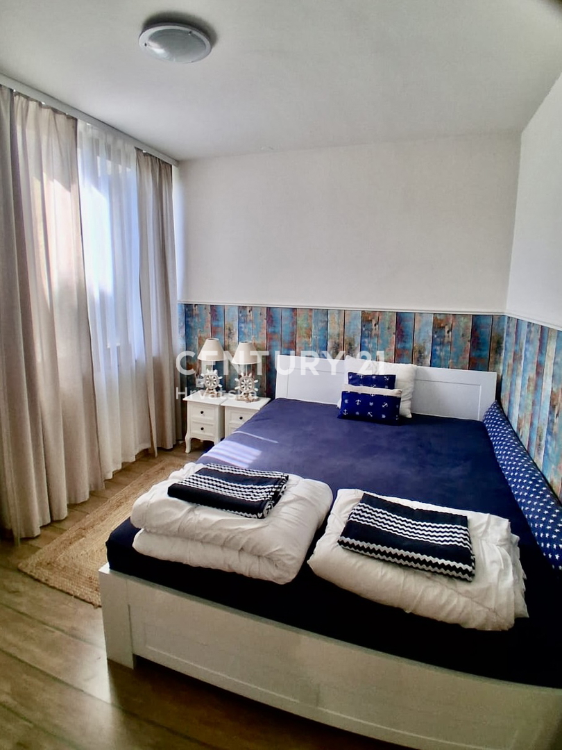 POREČ, ČERVAR PORAT, APPARTAMENTO DUE LOCALI IN PRIMA FILA SUL MARE