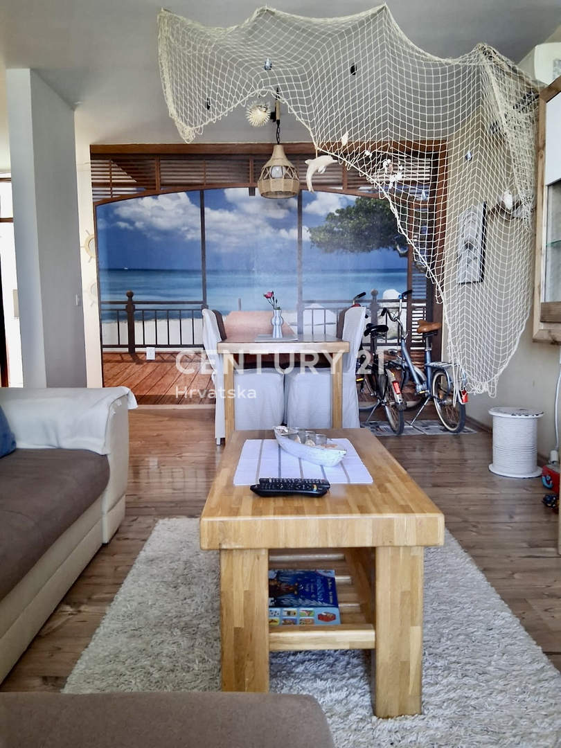 POREČ, ČERVAR PORAT, APPARTAMENTO DUE LOCALI IN PRIMA FILA SUL MARE