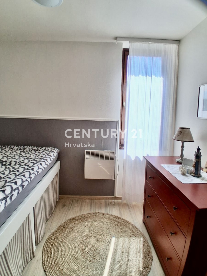 POREČ, ČERVAR PORAT, APPARTAMENTO DUE LOCALI IN PRIMA FILA SUL MARE