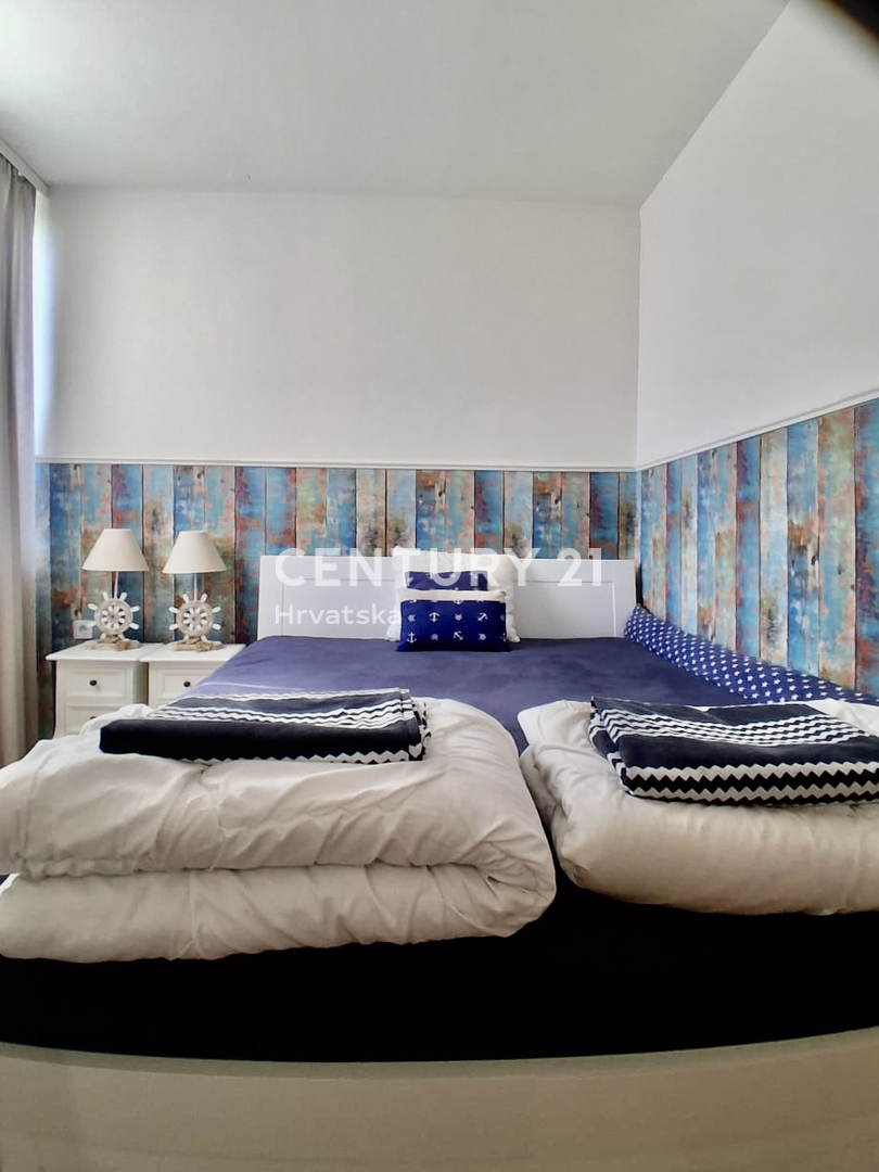 POREČ, ČERVAR PORAT, APPARTAMENTO DUE LOCALI IN PRIMA FILA SUL MARE