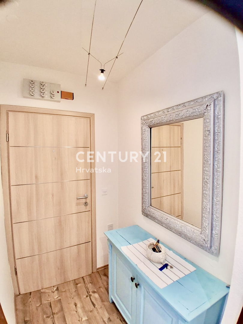 POREČ, ČERVAR PORAT, APPARTAMENTO DUE LOCALI IN PRIMA FILA SUL MARE