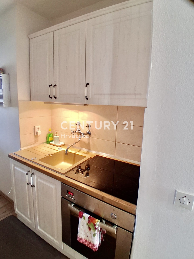 POREČ, ČERVAR PORAT, APPARTAMENTO DUE LOCALI IN PRIMA FILA SUL MARE