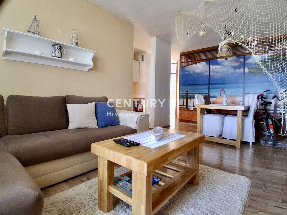 POREČ, ČERVAR PORAT, APPARTAMENTO DUE LOCALI IN PRIMA FILA SUL MARE