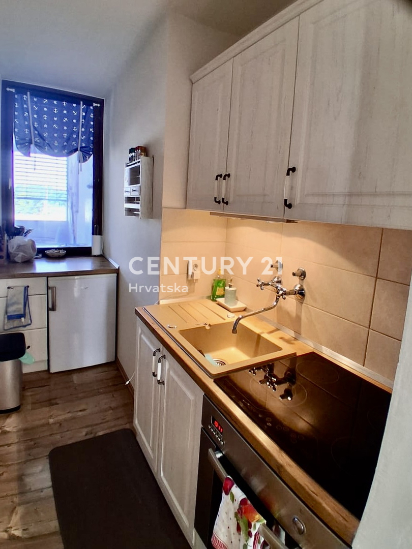 POREČ, ČERVAR PORAT, APPARTAMENTO DUE LOCALI IN PRIMA FILA SUL MARE