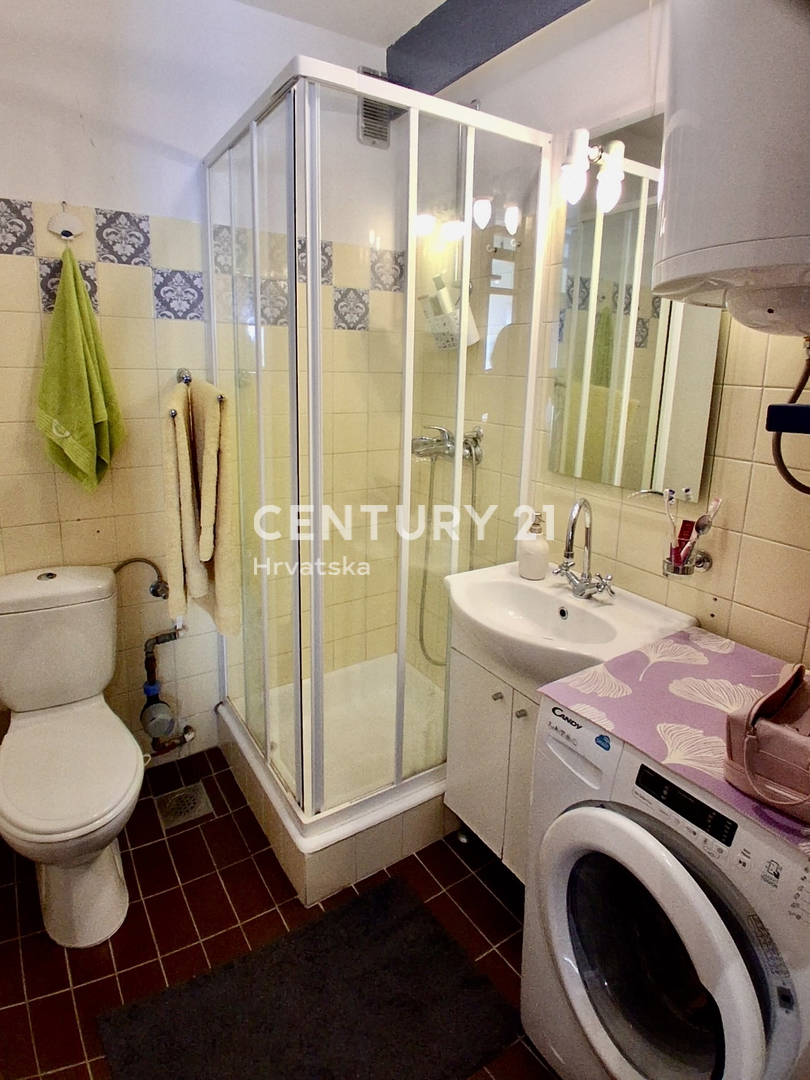 POREČ, ČERVAR PORAT, APPARTAMENTO DUE LOCALI IN PRIMA FILA SUL MARE