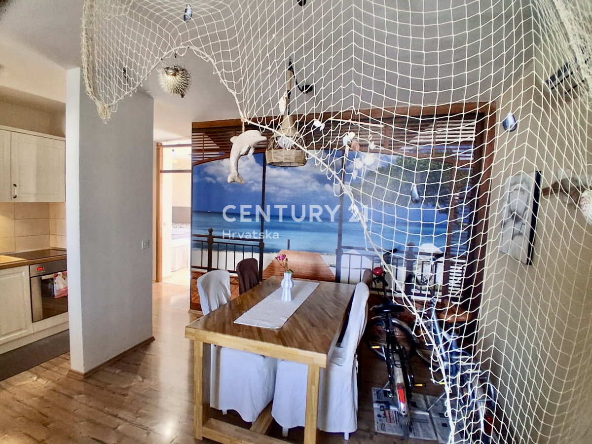 POREČ, ČERVAR PORAT, APPARTAMENTO DUE LOCALI IN PRIMA FILA SUL MARE