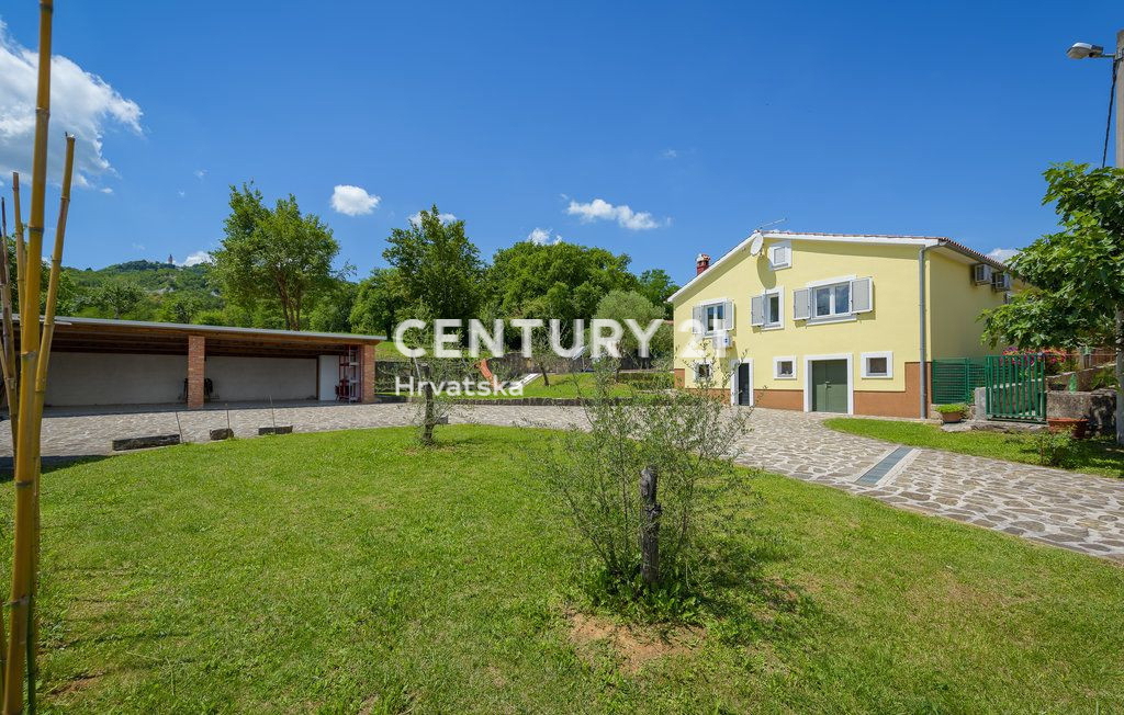 LABIN, PIĆAN, DUE CASE CON PISCINA E FABBRICATO ACCESSORIO