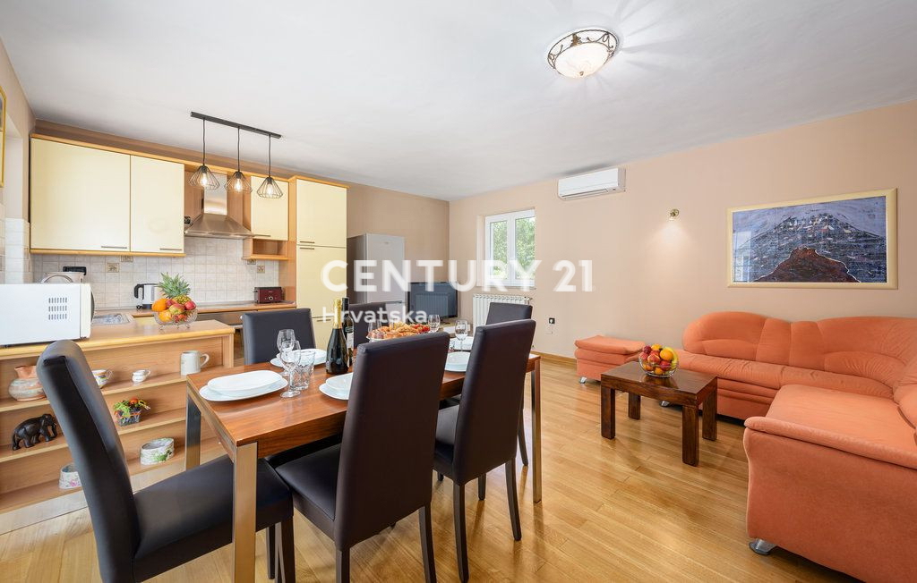 LABIN, PIĆAN, DUE CASE CON PISCINA E FABBRICATO ACCESSORIO