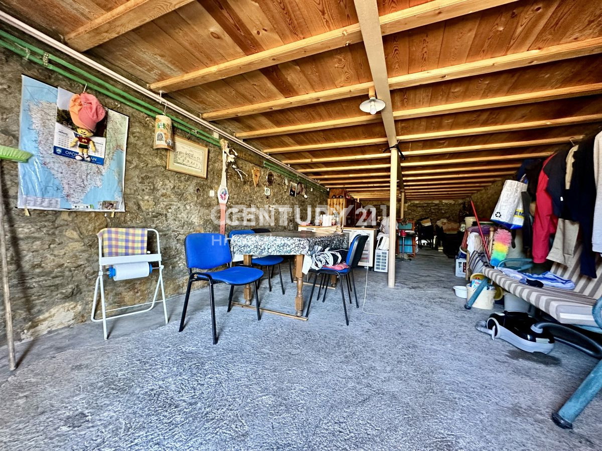 LABIN, PIĆAN, DUE CASE CON PISCINA E FABBRICATO ACCESSORIO