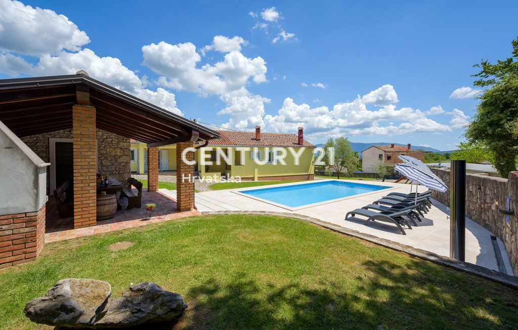 LABIN, PIĆAN, DUE CASE CON PISCINA E FABBRICATO ACCESSORIO