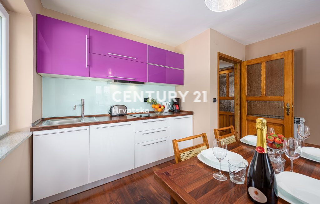 LABIN, PIĆAN, DUE CASE CON PISCINA E FABBRICATO ACCESSORIO