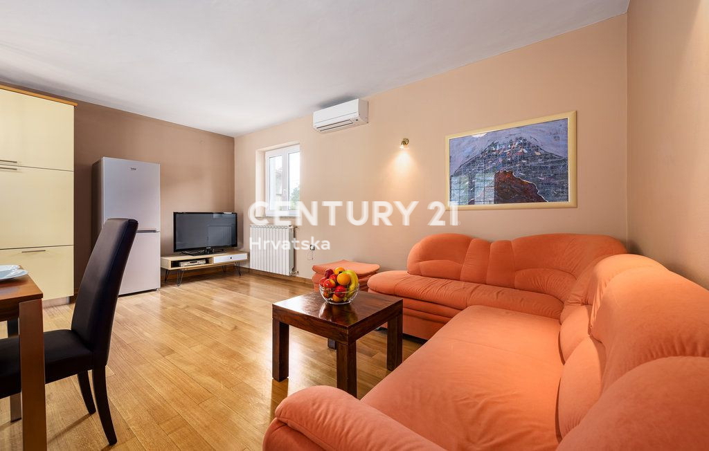 LABIN, PIĆAN, DUE CASE CON PISCINA E FABBRICATO ACCESSORIO