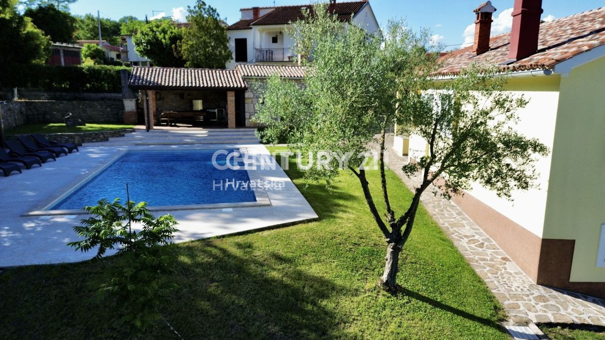 LABIN, PIĆAN, DUE CASE CON PISCINA E FABBRICATO ACCESSORIO