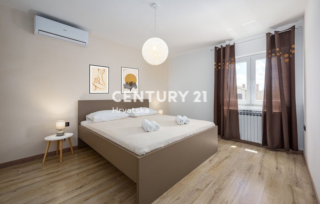 LABIN, PIĆAN, DUE CASE CON PISCINA E FABBRICATO ACCESSORIO