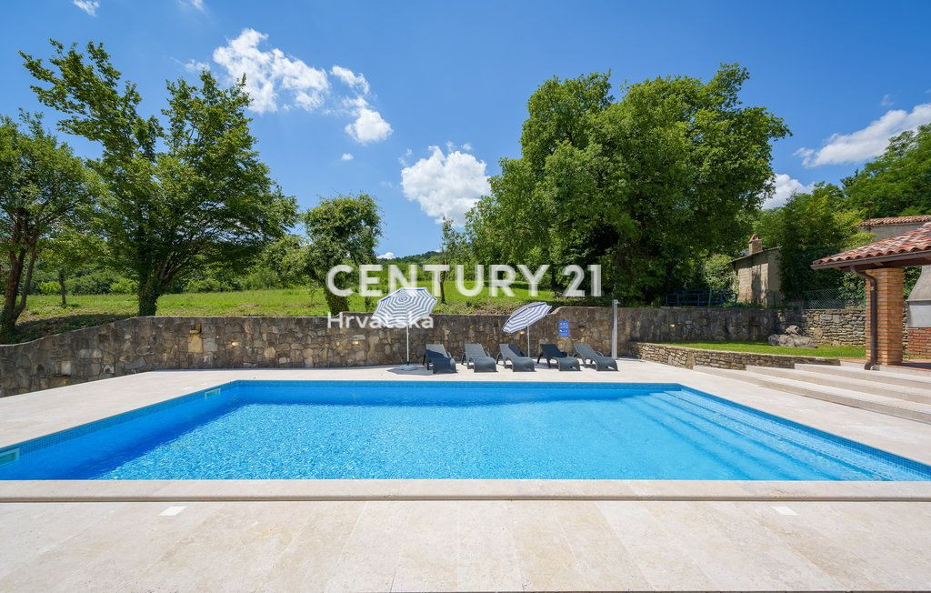 LABIN, PIĆAN, DUE CASE CON PISCINA E FABBRICATO ACCESSORIO