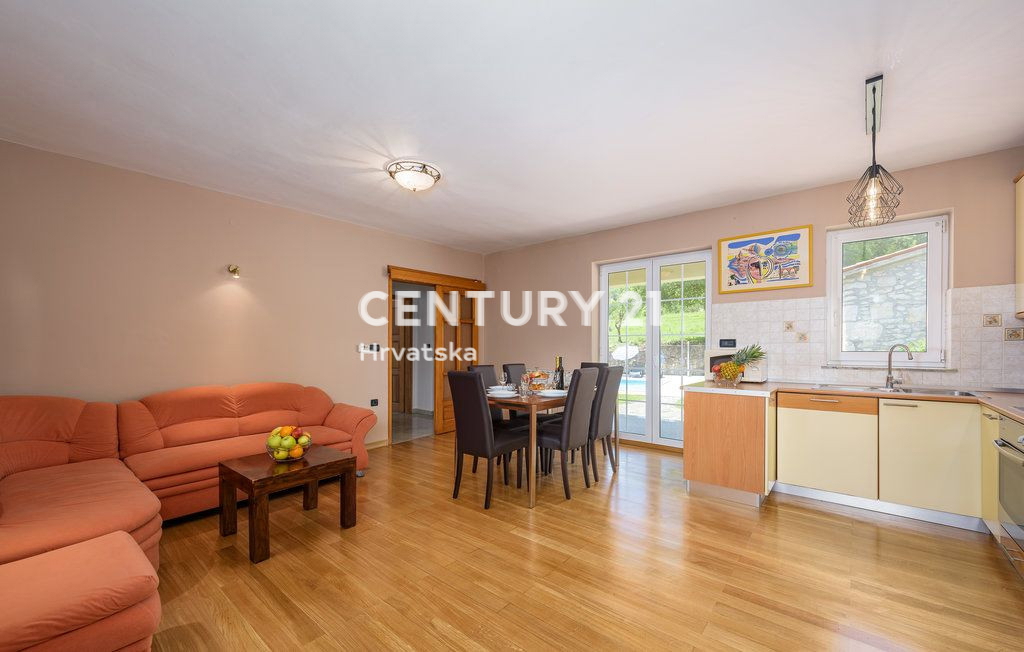 LABIN, PIĆAN, DUE CASE CON PISCINA E FABBRICATO ACCESSORIO