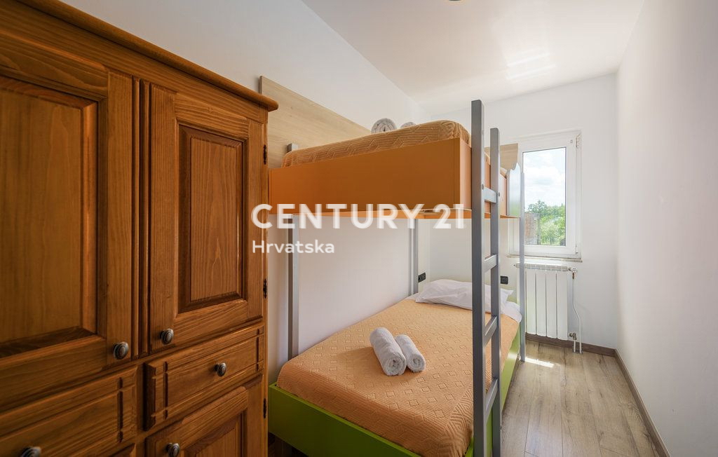 LABIN, PIĆAN, DUE CASE CON PISCINA E FABBRICATO ACCESSORIO