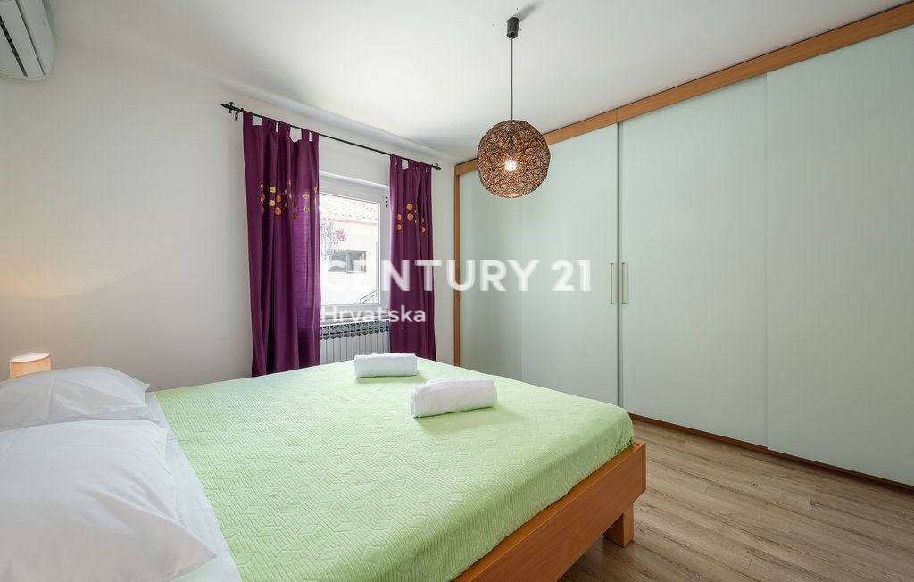 LABIN, PIĆAN, DUE CASE CON PISCINA E FABBRICATO ACCESSORIO