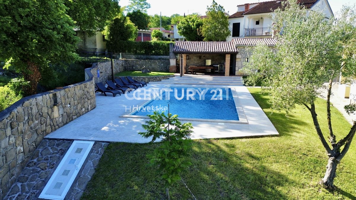 LABIN, PIĆAN, DUE CASE CON PISCINA E FABBRICATO ACCESSORIO