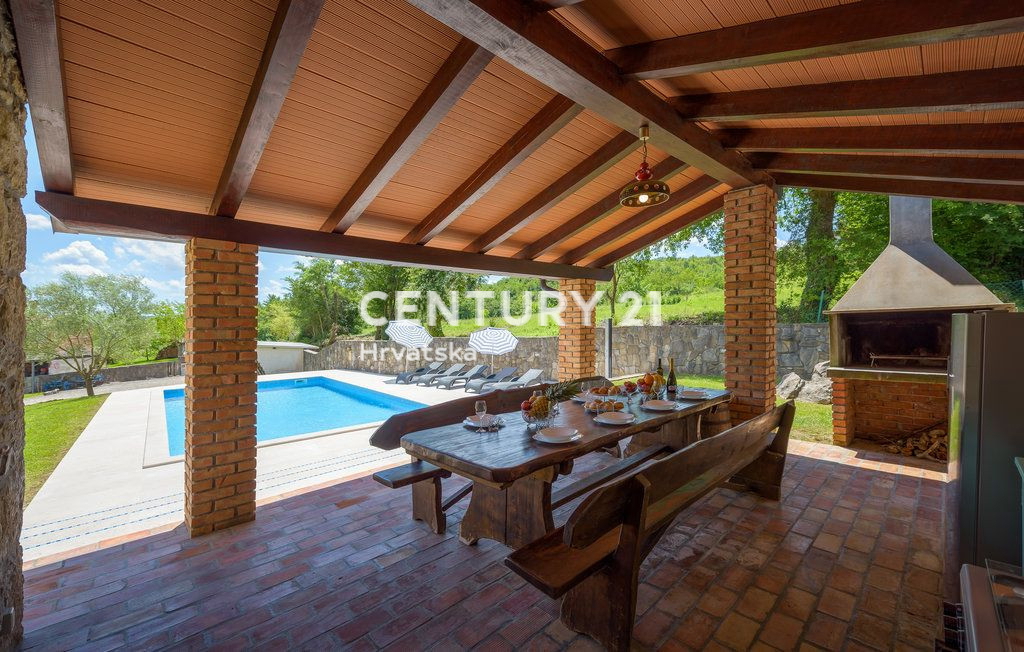 LABIN, PIĆAN, DUE CASE CON PISCINA E FABBRICATO ACCESSORIO