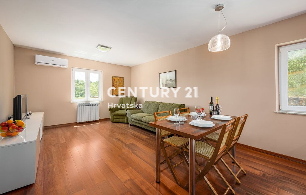 LABIN, PIĆAN, DUE CASE CON PISCINA E FABBRICATO ACCESSORIO