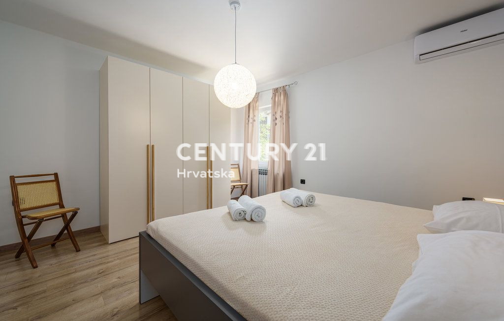 LABIN, PIĆAN, DUE CASE CON PISCINA E FABBRICATO ACCESSORIO