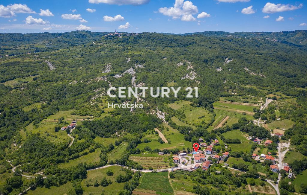 LABIN, PIĆAN, DUE CASE CON PISCINA E FABBRICATO ACCESSORIO
