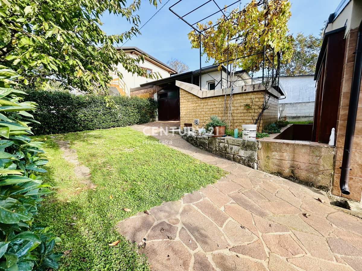 UMAG, DINTORNI, VILLA BIFAMILIARE A SOLI 2 KM DAL MARE