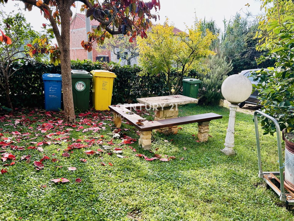 UMAG, DINTORNI, VILLA BIFAMILIARE A SOLI 2 KM DAL MARE