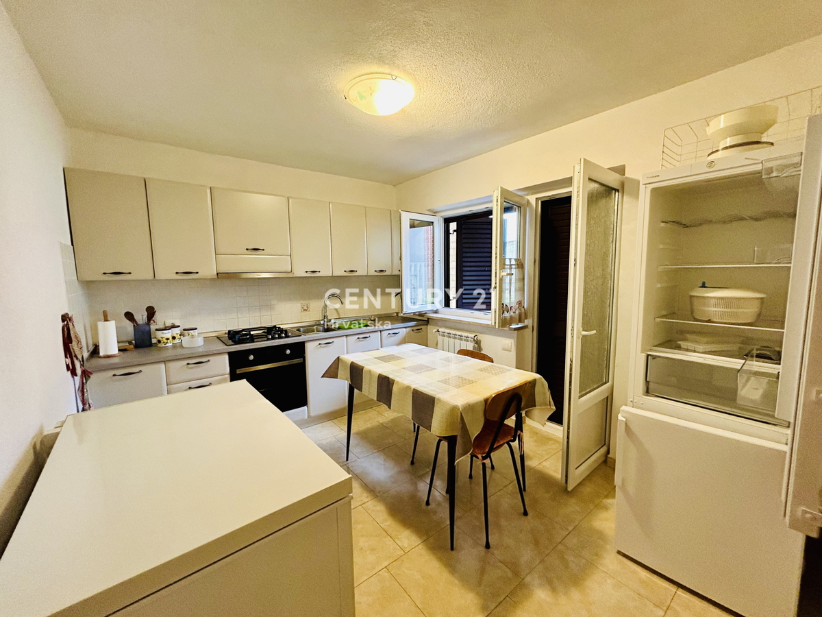 UMAG, DINTORNI, VILLA BIFAMILIARE A SOLI 2 KM DAL MARE