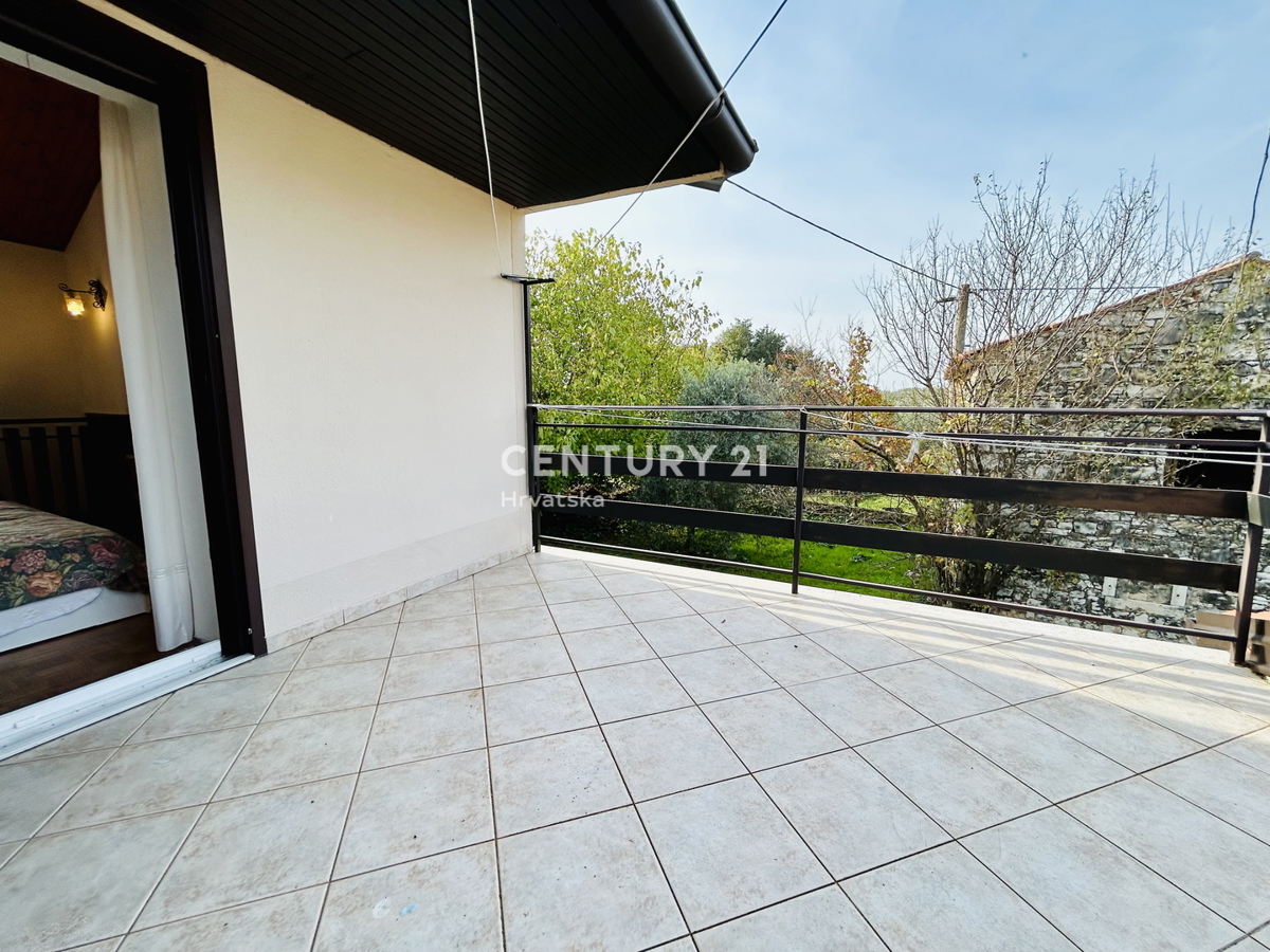 UMAG, DINTORNI, VILLA BIFAMILIARE A SOLI 2 KM DAL MARE