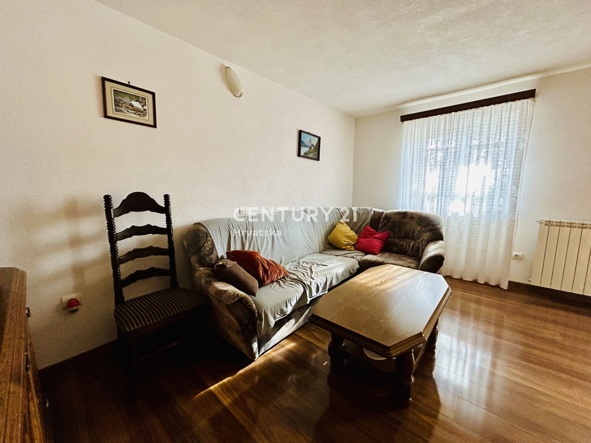 UMAG, DINTORNI, VILLA BIFAMILIARE A SOLI 2 KM DAL MARE