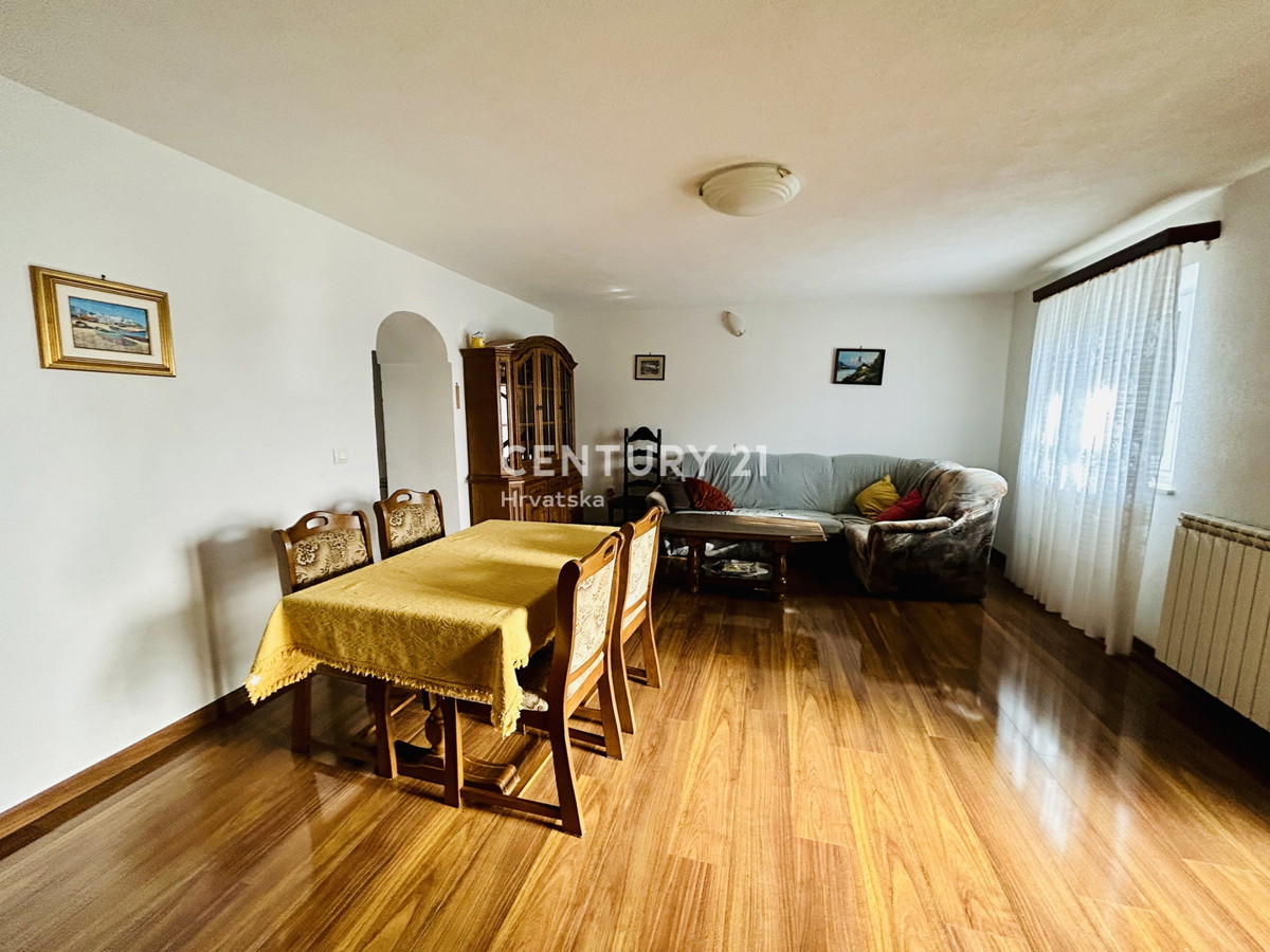 UMAG, DINTORNI, VILLA BIFAMILIARE A SOLI 2 KM DAL MARE