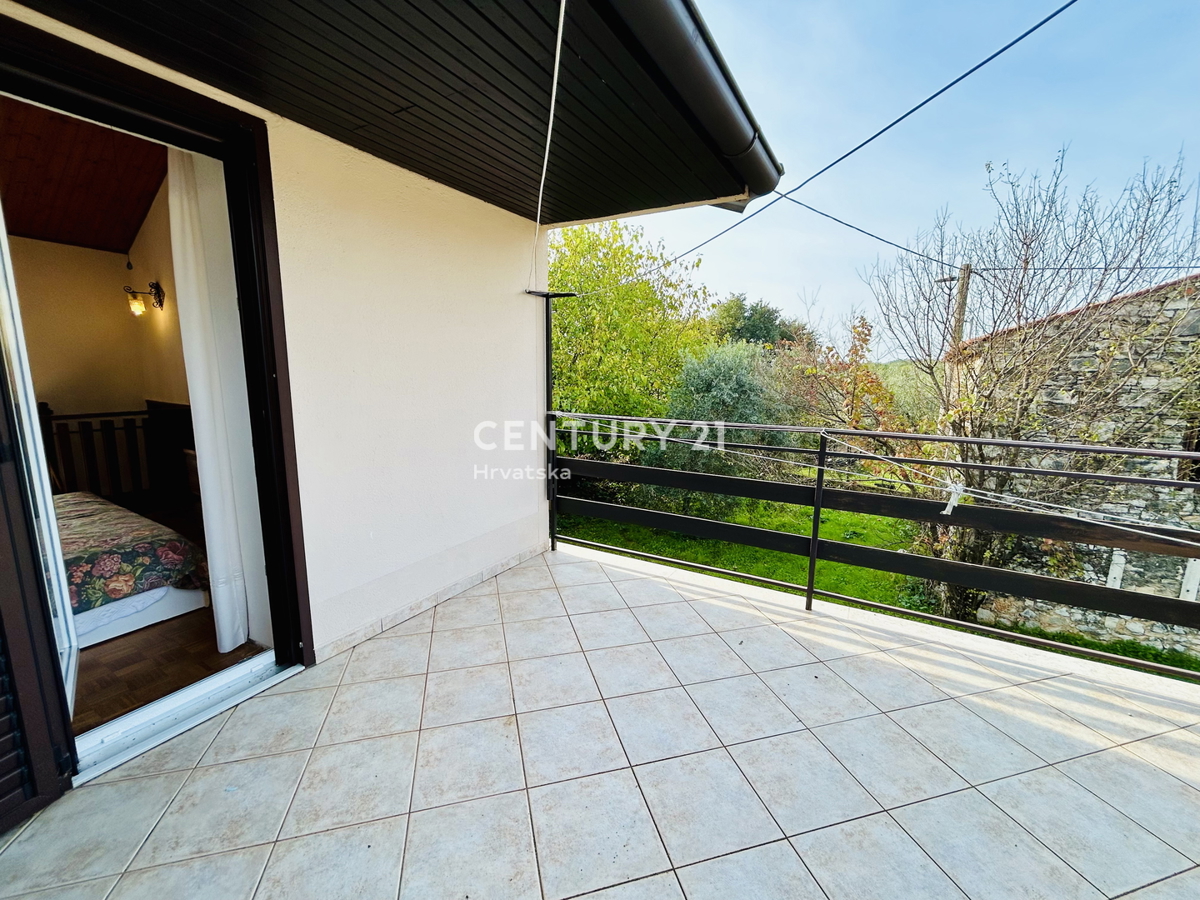 UMAG, DINTORNI, VILLA BIFAMILIARE A SOLI 2 KM DAL MARE